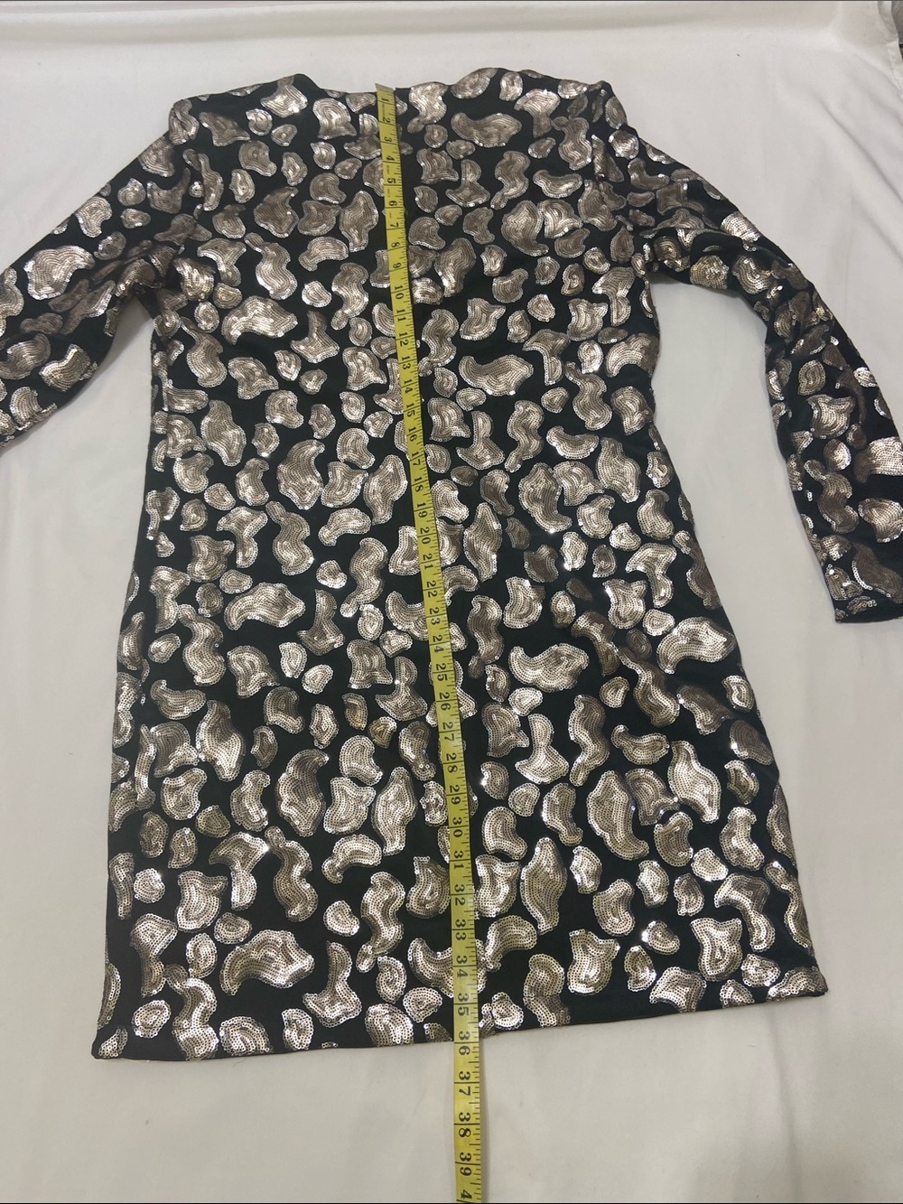H&M Black velvet Long-Sleeve Shift Dress with Gold Sequin Animal Print. Size-L - Picture 5 of 13